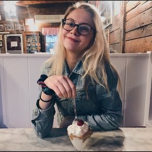 Meet your Posher, Emma